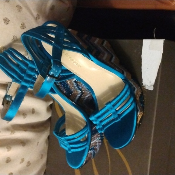 Enzo Angiolini women's vibrant blue wedge sz 8 1/2 New - Picture 15 of 17